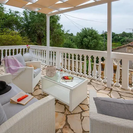 Militsa House Ferienhaus *